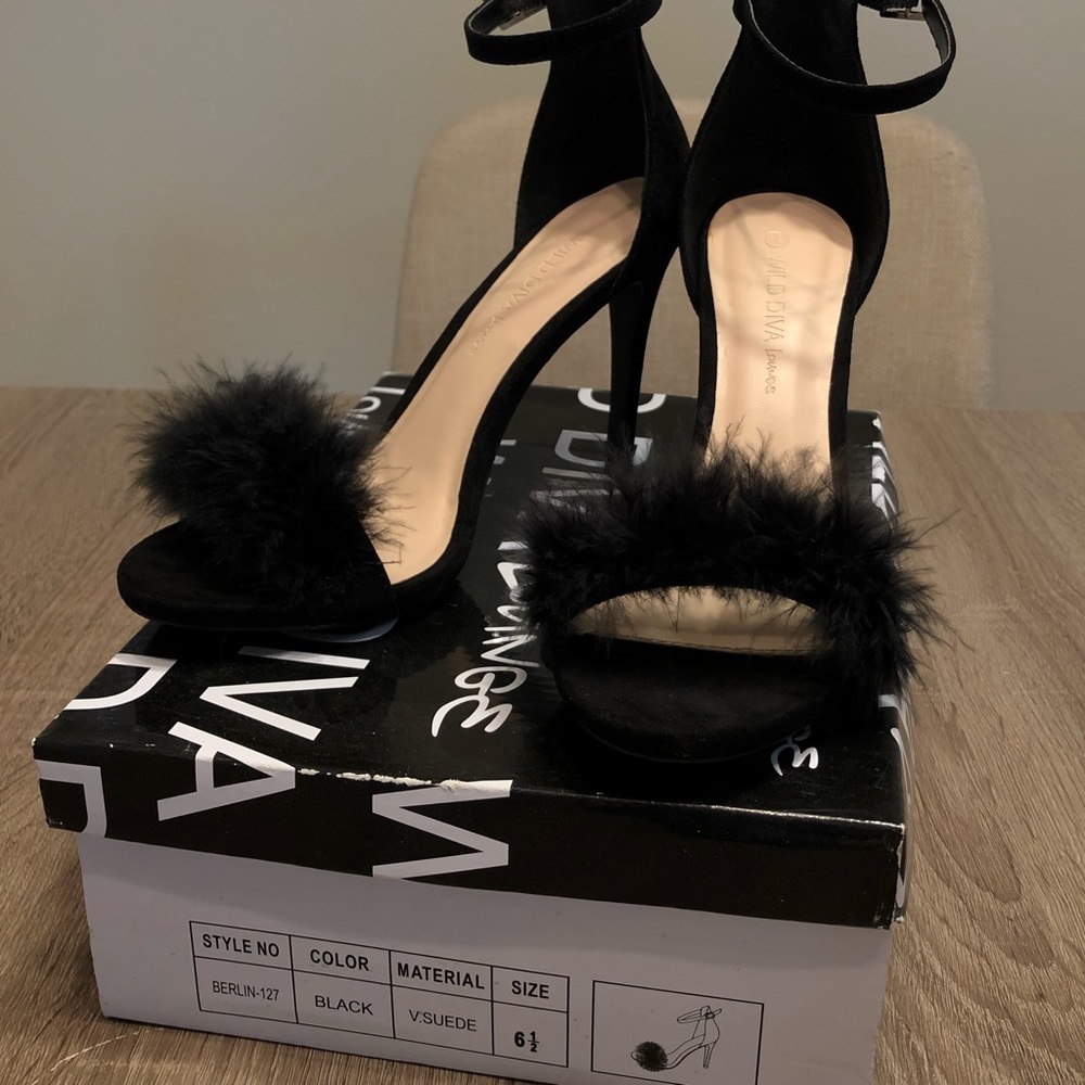 Agaci- Black heels with fur